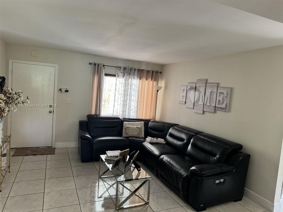 For Sale: $339,900 (3 beds, 2 baths, 1040 Square Feet)