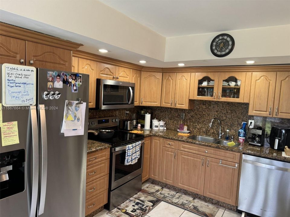 For Sale: $339,900 (3 beds, 2 baths, 1040 Square Feet)