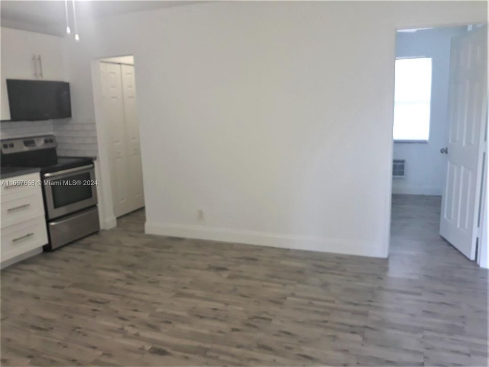 For Rent: $1,375 (1 beds, 1 baths, 450 Square Feet)