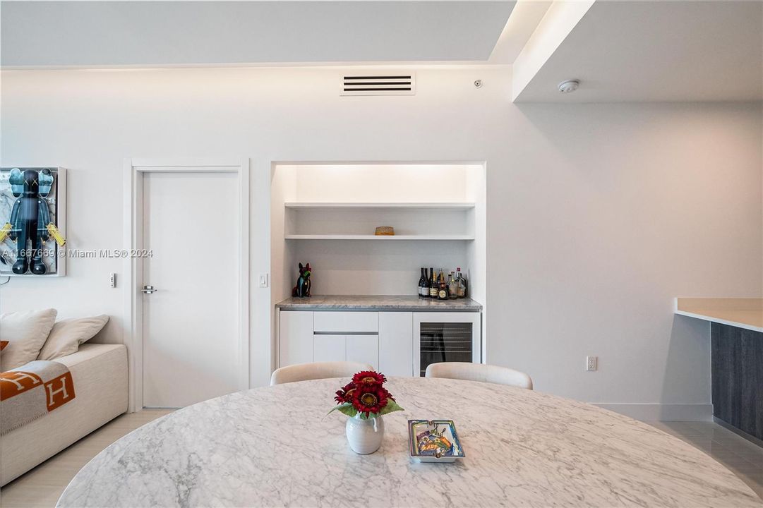 For Sale: $1,150,000 (2 beds, 2 baths, 1253 Square Feet)