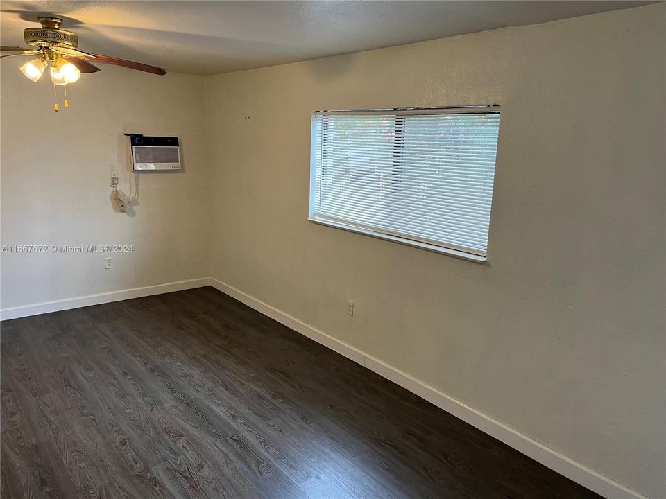 For Rent: $1,800 (1 beds, 1 baths, 770 Square Feet)