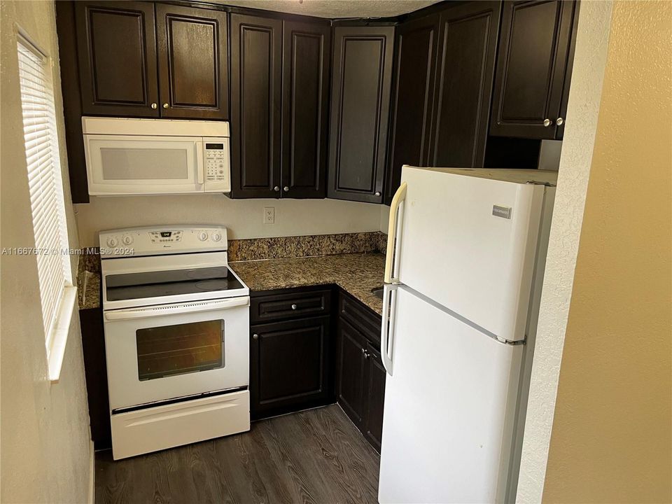 For Rent: $1,800 (1 beds, 1 baths, 770 Square Feet)