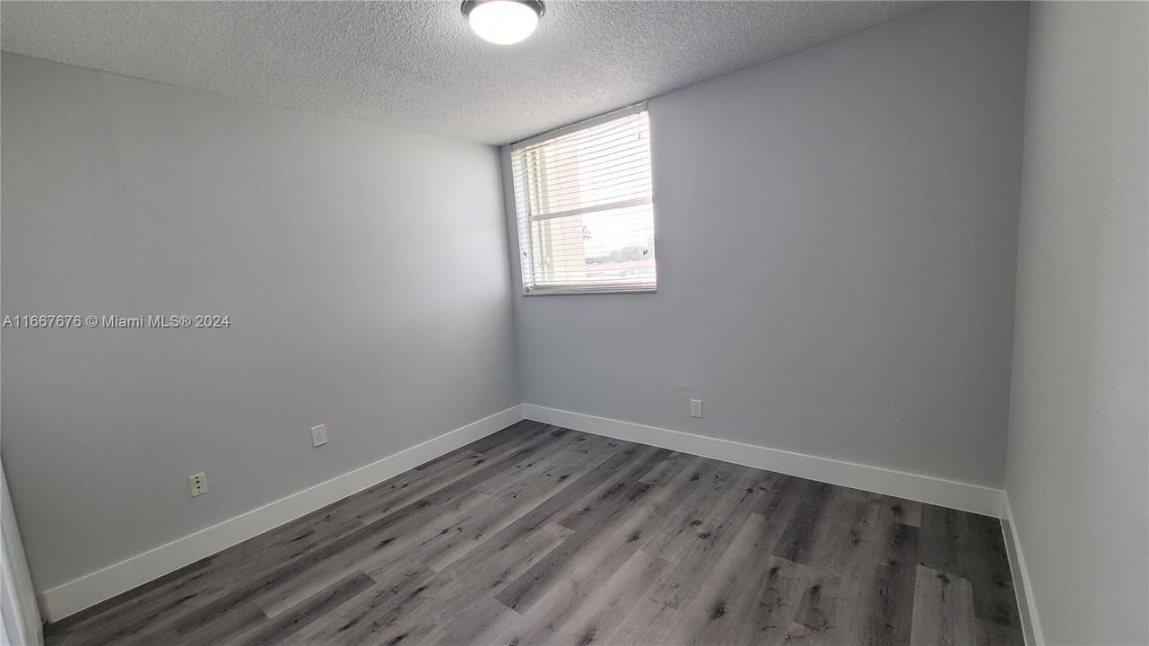 For Sale: $319,500 (2 beds, 2 baths, 1086 Square Feet)