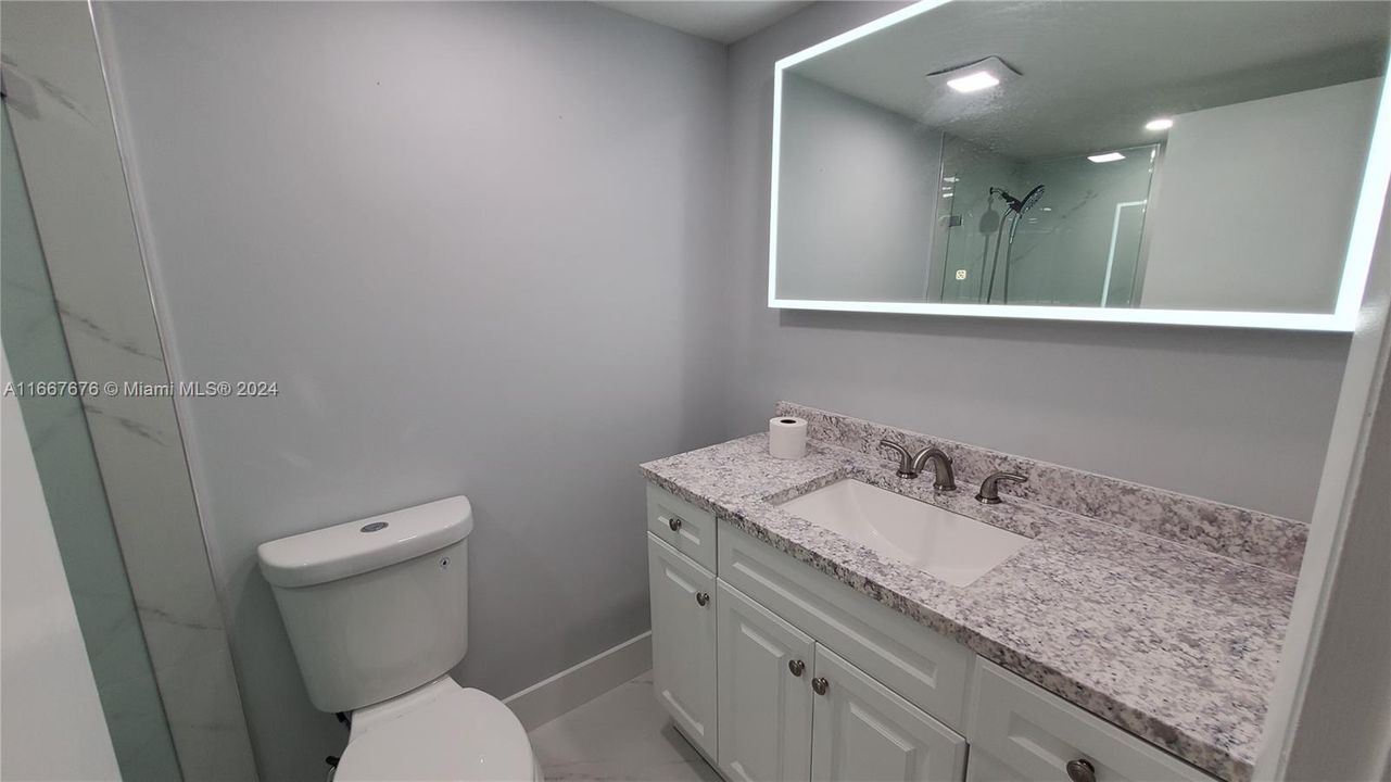 For Sale: $319,500 (2 beds, 2 baths, 1086 Square Feet)