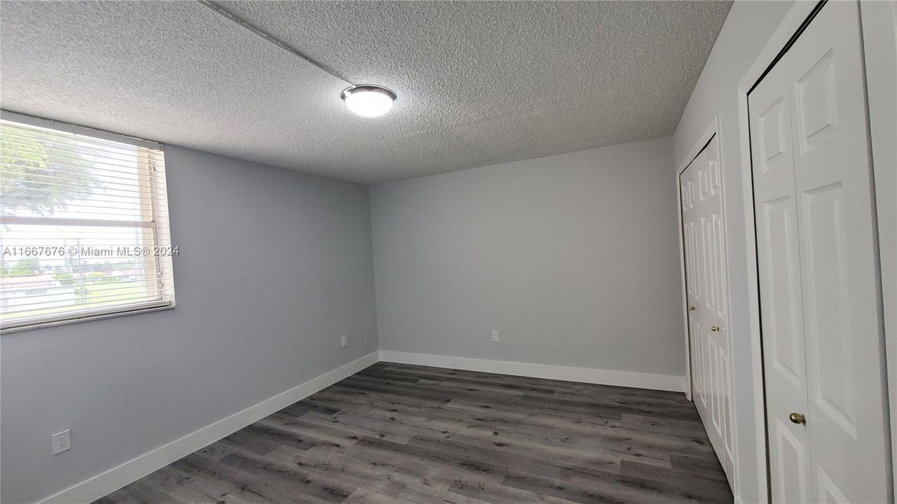 For Sale: $319,500 (2 beds, 2 baths, 1086 Square Feet)