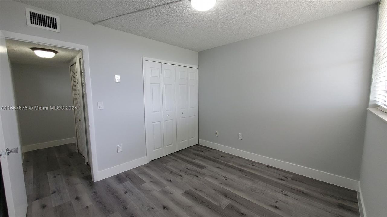 For Sale: $319,500 (2 beds, 2 baths, 1086 Square Feet)