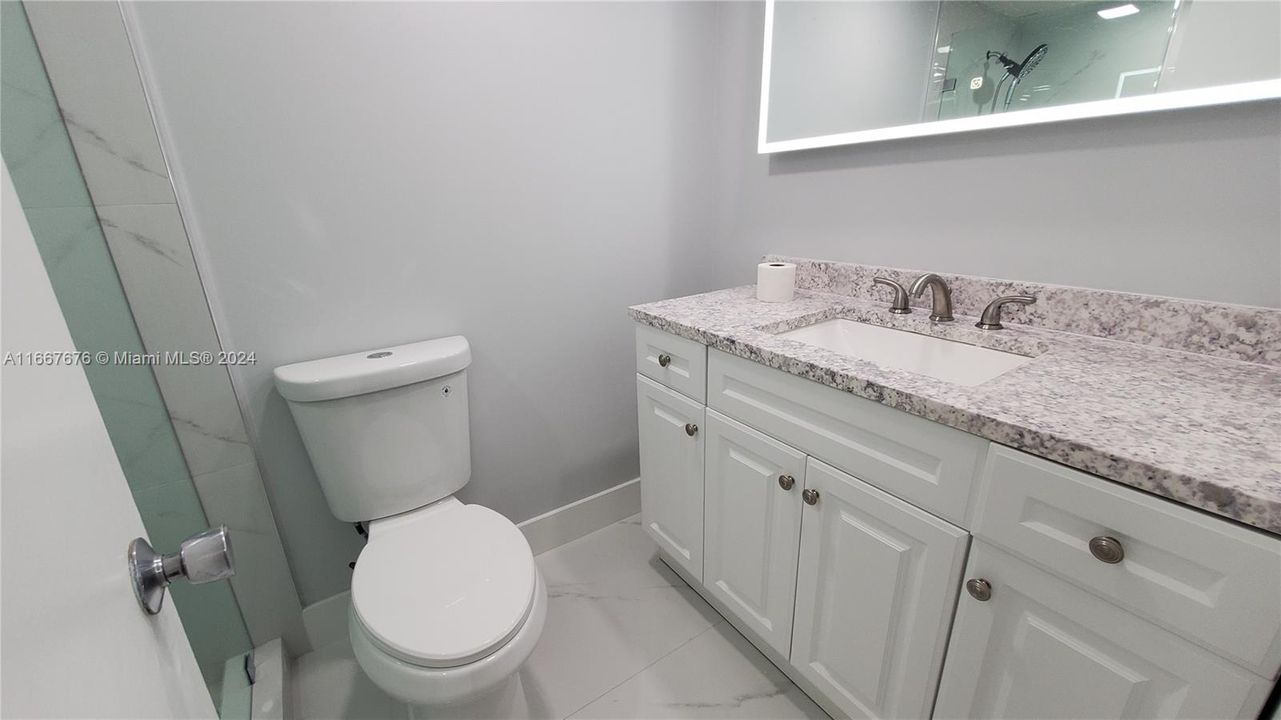 For Sale: $319,500 (2 beds, 2 baths, 1086 Square Feet)