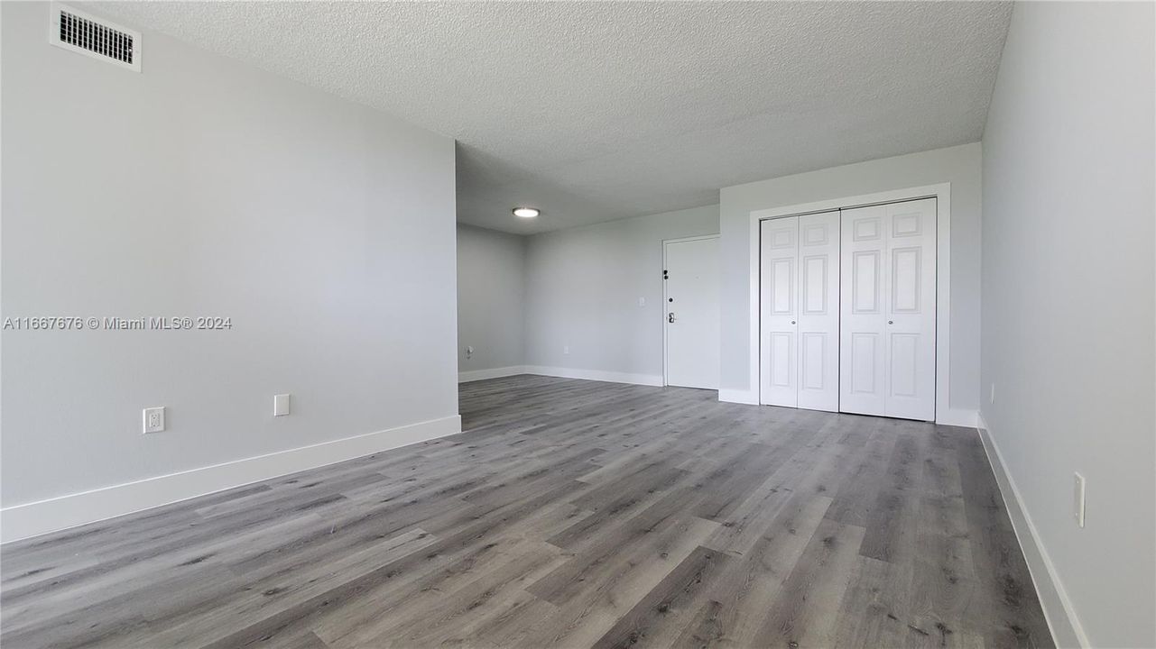 For Sale: $319,500 (2 beds, 2 baths, 1086 Square Feet)