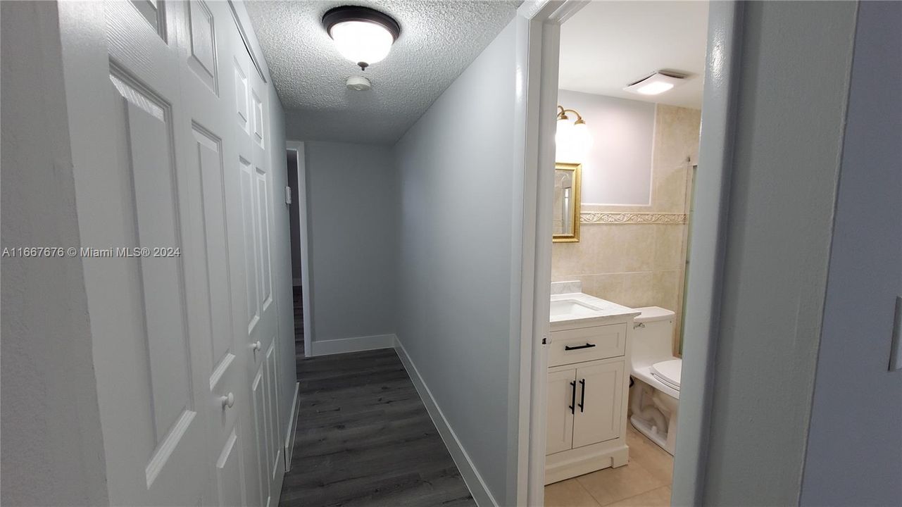 For Sale: $319,500 (2 beds, 2 baths, 1086 Square Feet)