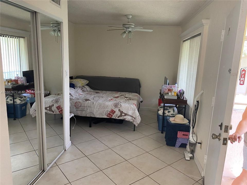 For Rent: $1,550 (1 beds, 1 baths, 450 Square Feet)