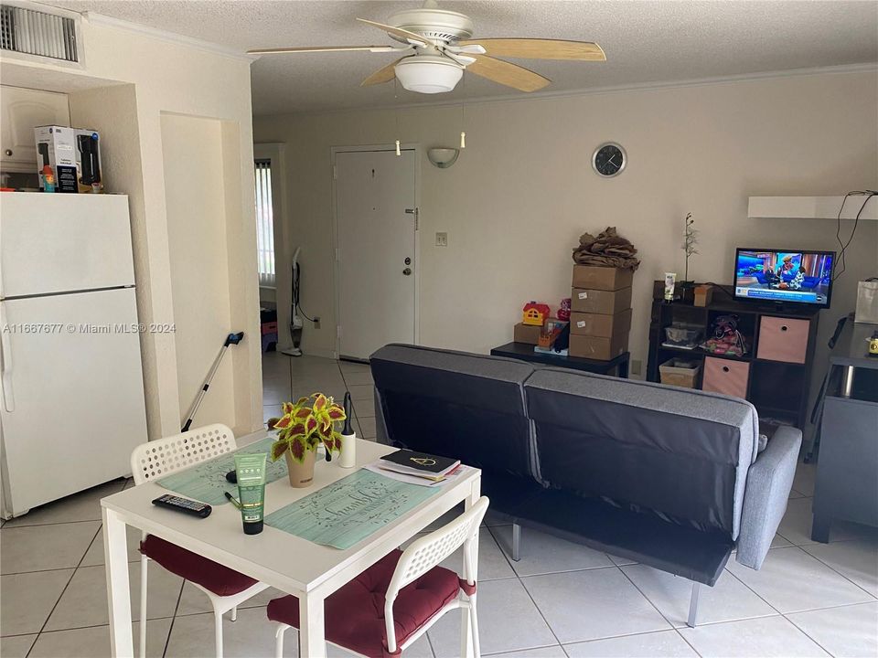 For Rent: $1,550 (1 beds, 1 baths, 450 Square Feet)