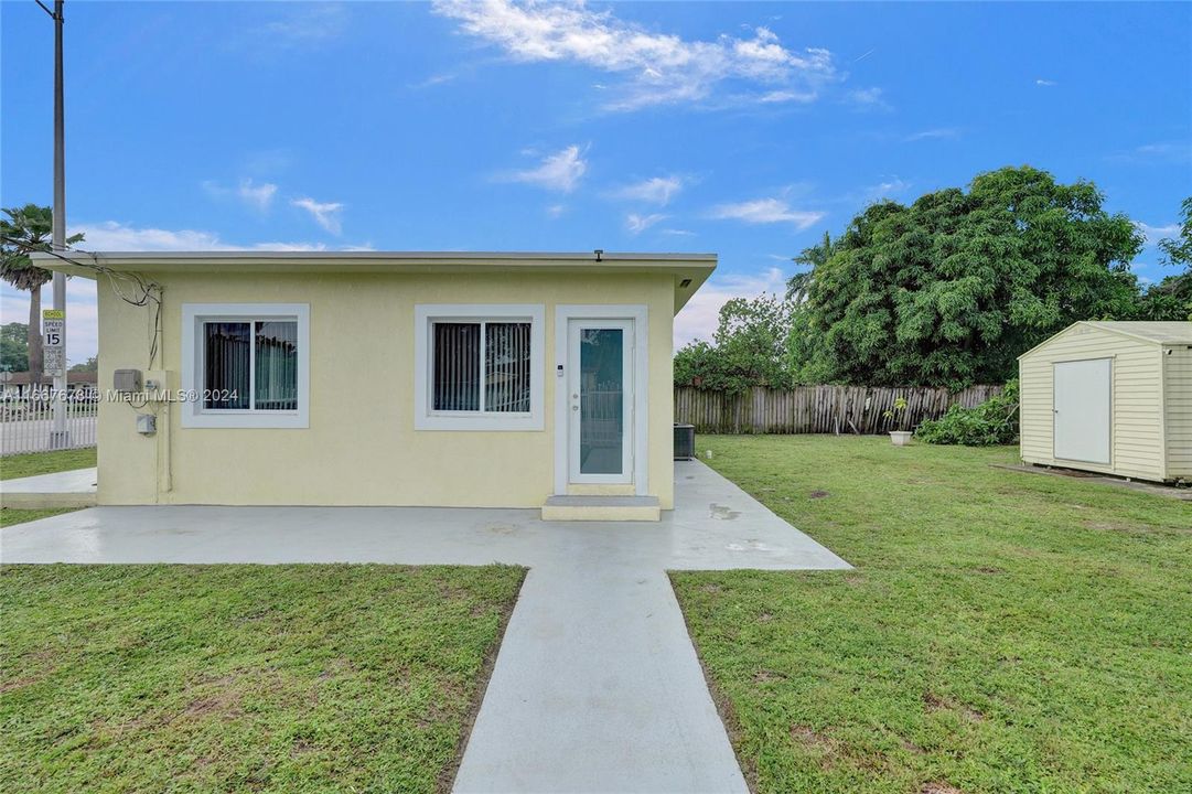 For Sale: $399,000 (2 beds, 1 baths, 960 Square Feet)