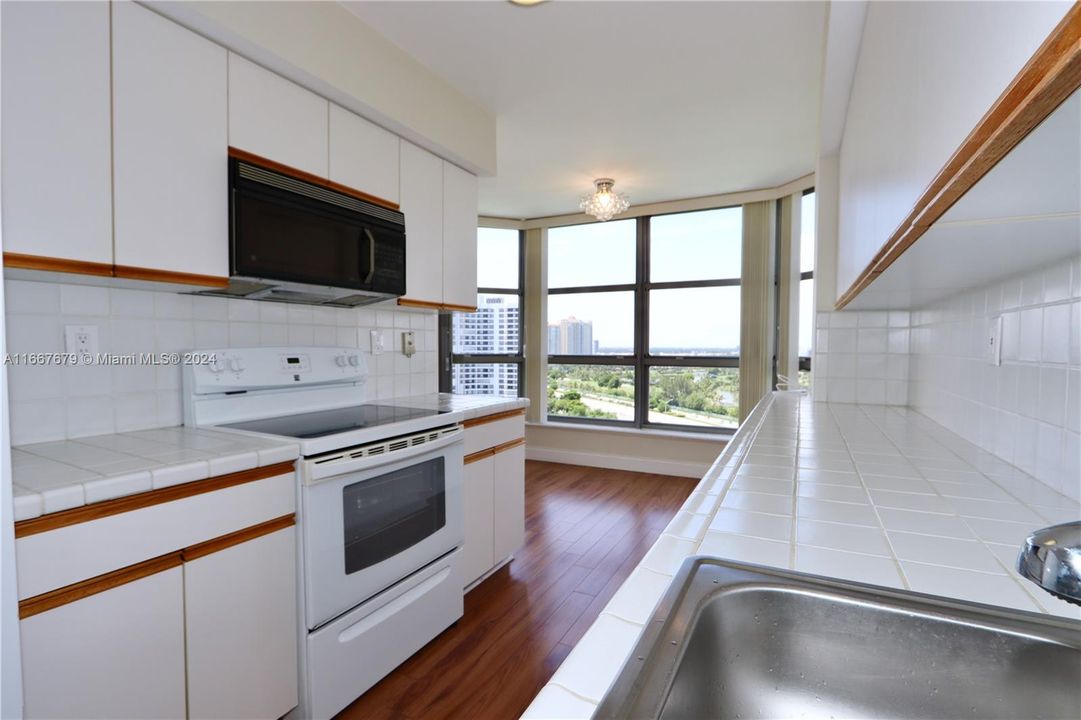 For Rent: $3,500 (2 beds, 2 baths, 1380 Square Feet)