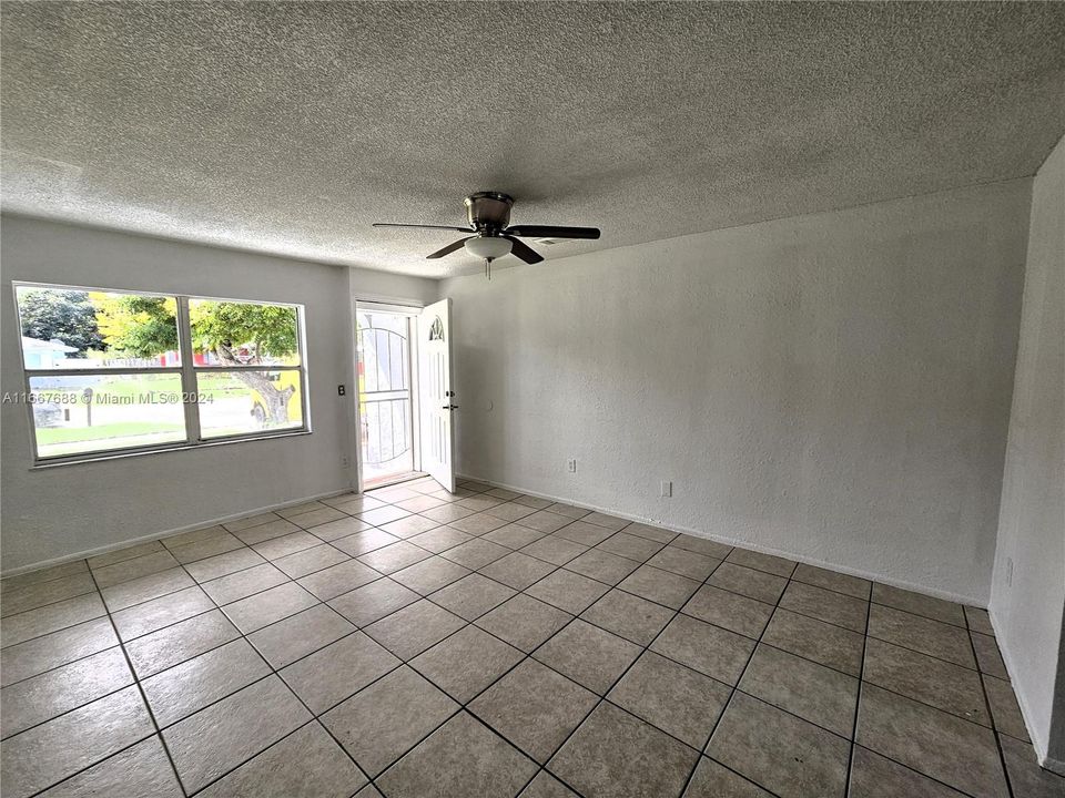 For Sale: $279,500 (3 beds, 1 baths, 1456 Square Feet)