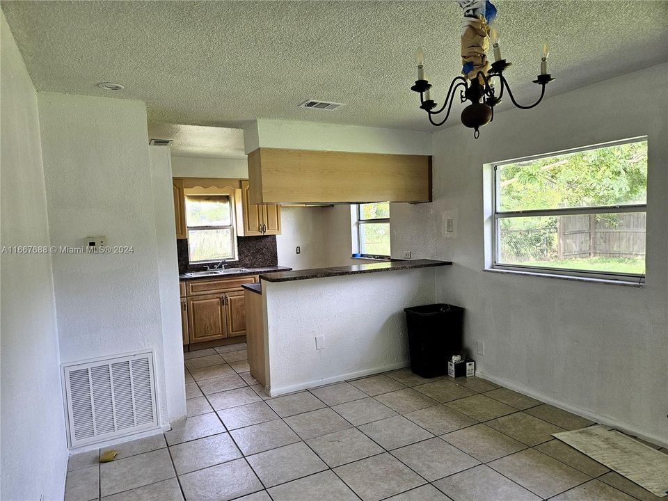 For Sale: $279,500 (3 beds, 1 baths, 1456 Square Feet)