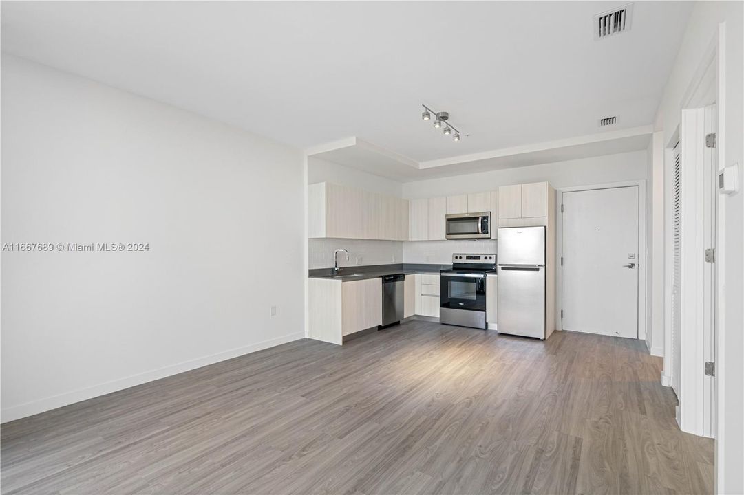 For Rent: $2,066 (1 beds, 1 baths, 618 Square Feet)