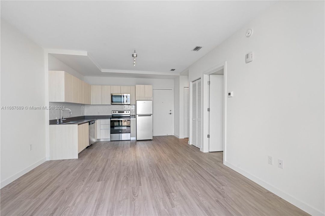 For Rent: $2,066 (1 beds, 1 baths, 618 Square Feet)