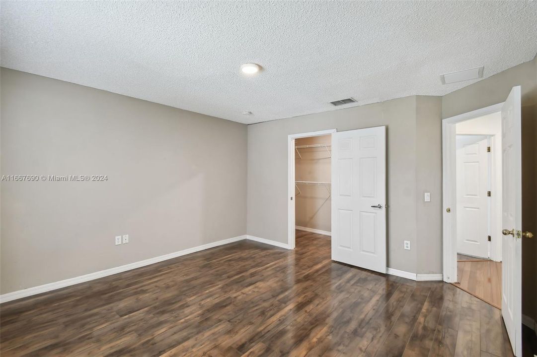 For Sale: $339,000 (4 beds, 2 baths, 2113 Square Feet)