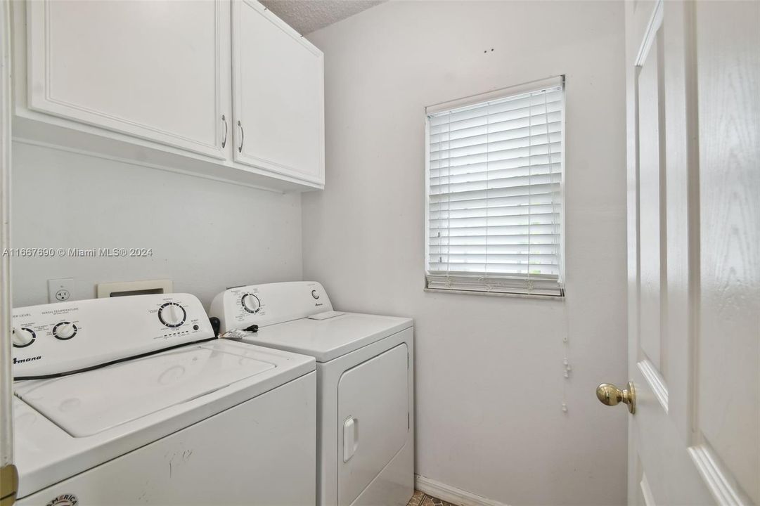 For Sale: $339,000 (4 beds, 2 baths, 2113 Square Feet)