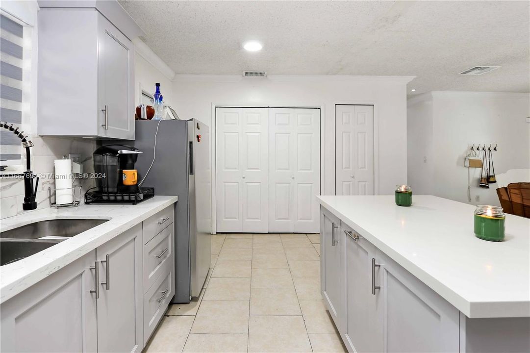 For Sale: $589,900 (3 beds, 1 baths, 1071 Square Feet)