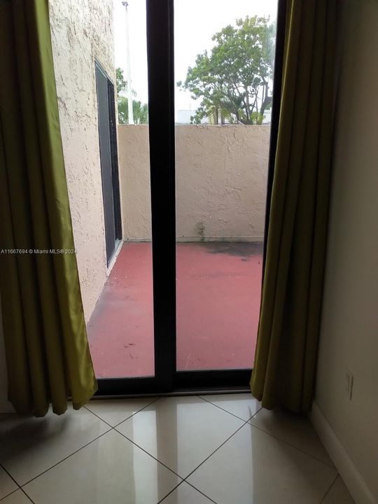 Activo con contrato: $289,900 (2 camas, 2 baños, 930 Pies cuadrados)