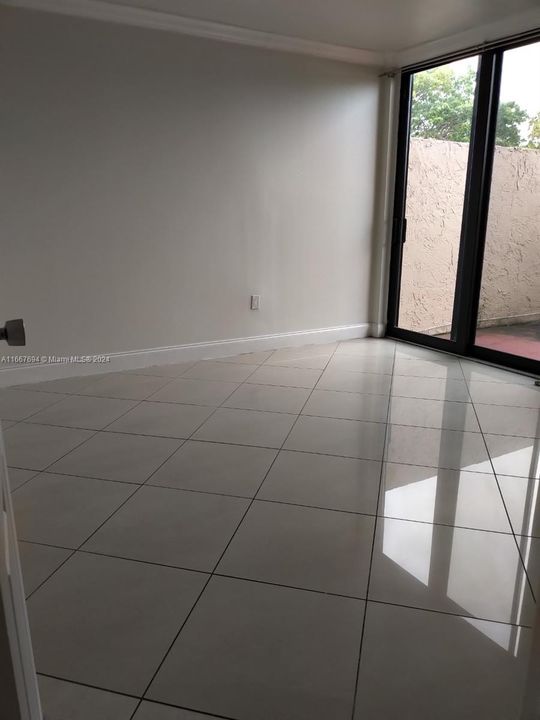 Activo con contrato: $289,900 (2 camas, 2 baños, 930 Pies cuadrados)