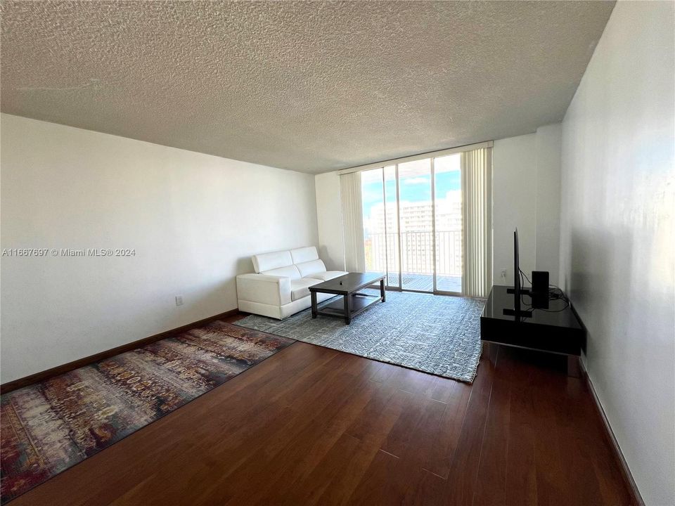 For Rent: $2,999 (2 beds, 2 baths, 1220 Square Feet)