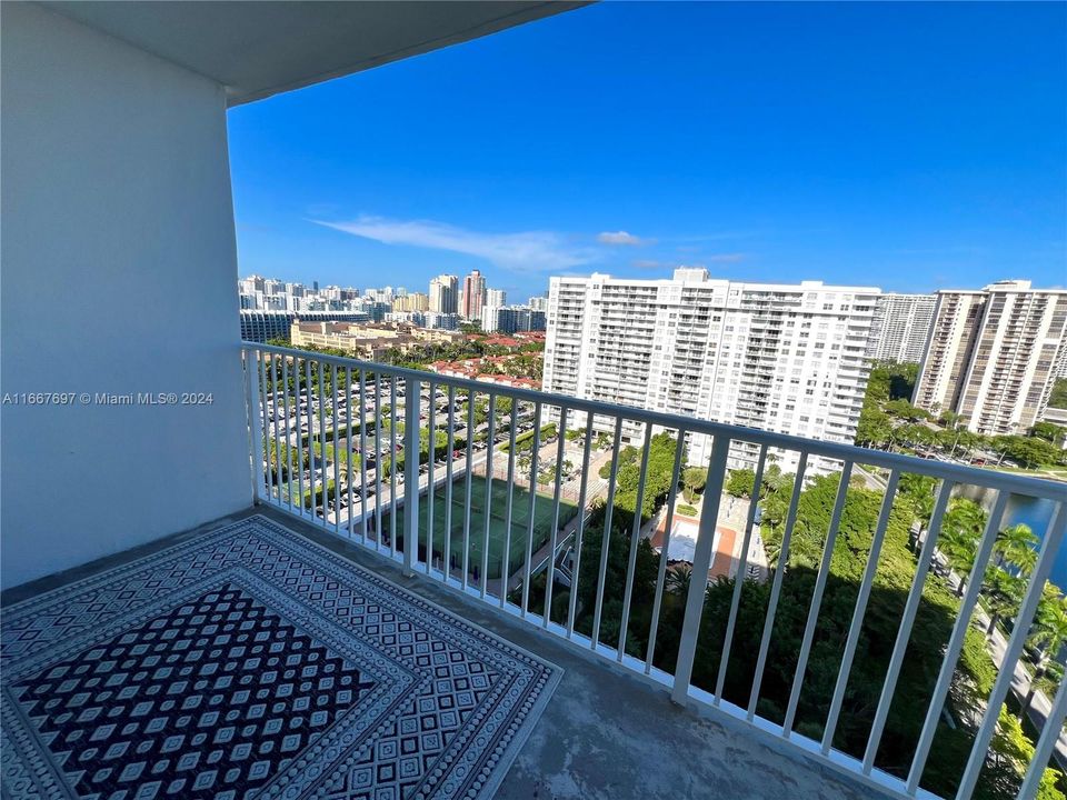 For Rent: $2,999 (2 beds, 2 baths, 1220 Square Feet)