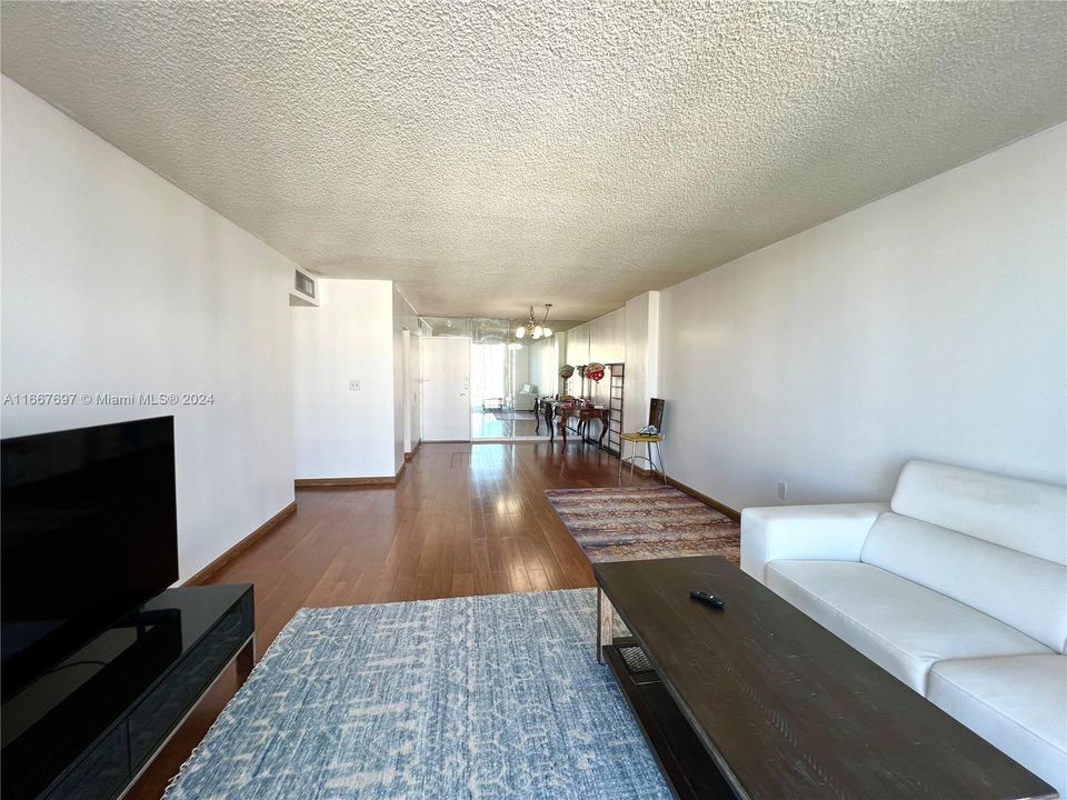 For Rent: $2,999 (2 beds, 2 baths, 1220 Square Feet)