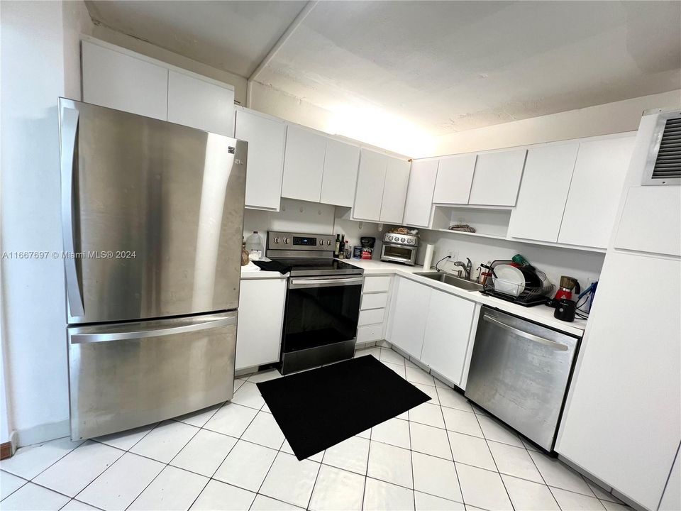 For Rent: $2,999 (2 beds, 2 baths, 1220 Square Feet)