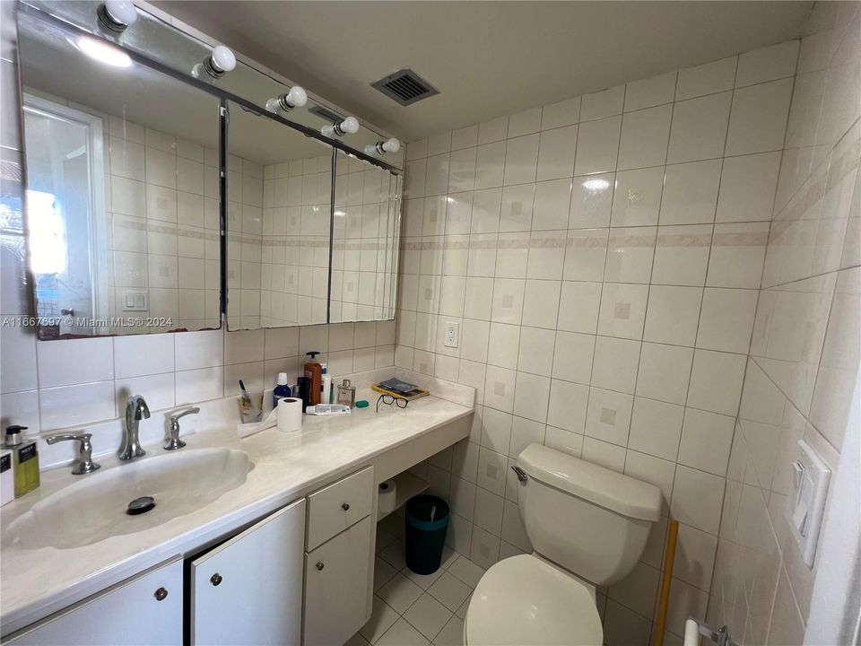 For Rent: $2,999 (2 beds, 2 baths, 1220 Square Feet)