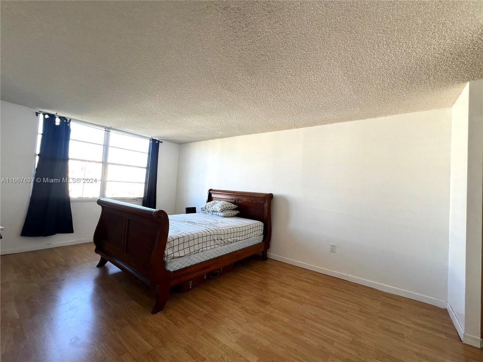 For Rent: $2,999 (2 beds, 2 baths, 1220 Square Feet)