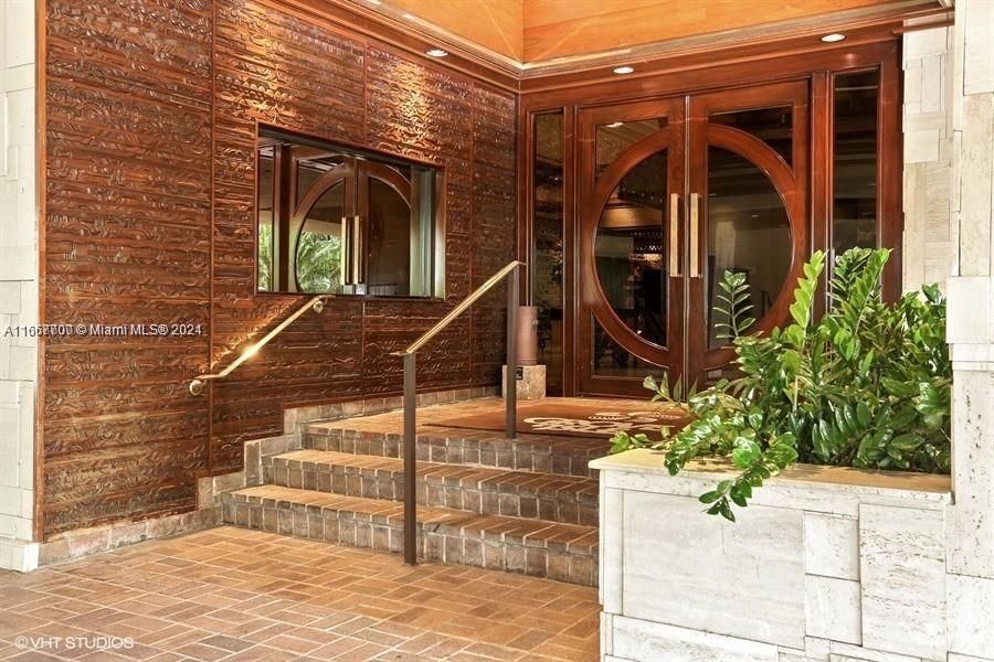 Recently Rented: $8,400 (2 beds, 2 baths, 1882 Square Feet)