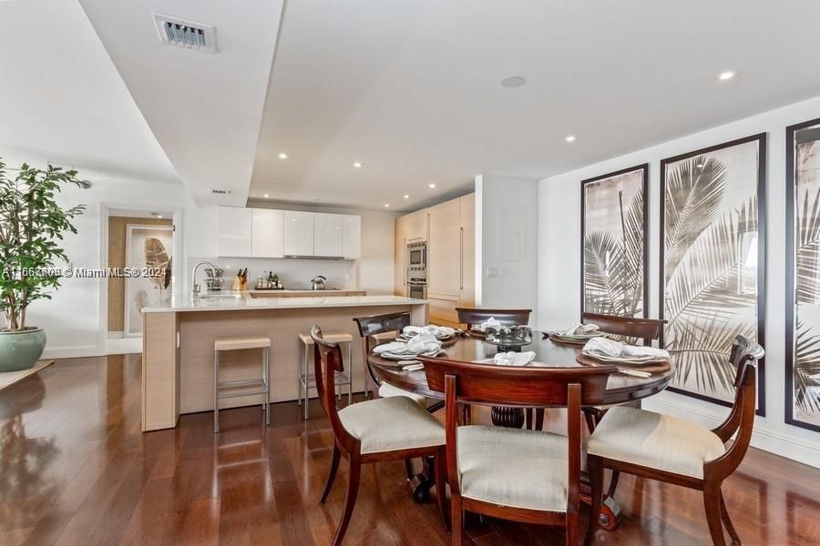 Recently Rented: $8,400 (2 beds, 2 baths, 1882 Square Feet)