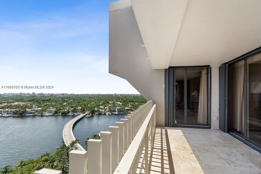 Recently Rented: $8,400 (2 beds, 2 baths, 1882 Square Feet)