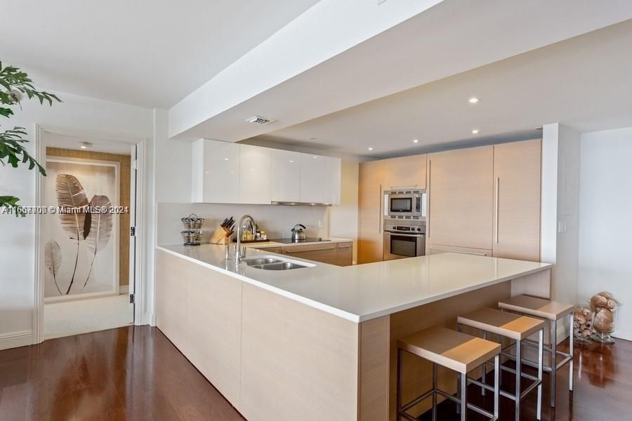 Recently Rented: $8,400 (2 beds, 2 baths, 1882 Square Feet)