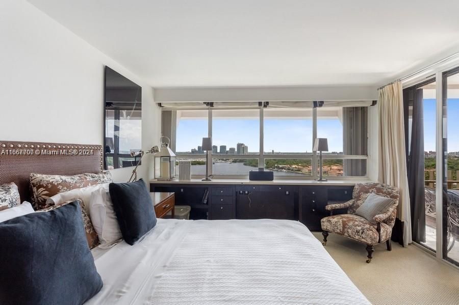 Recently Rented: $8,400 (2 beds, 2 baths, 1882 Square Feet)