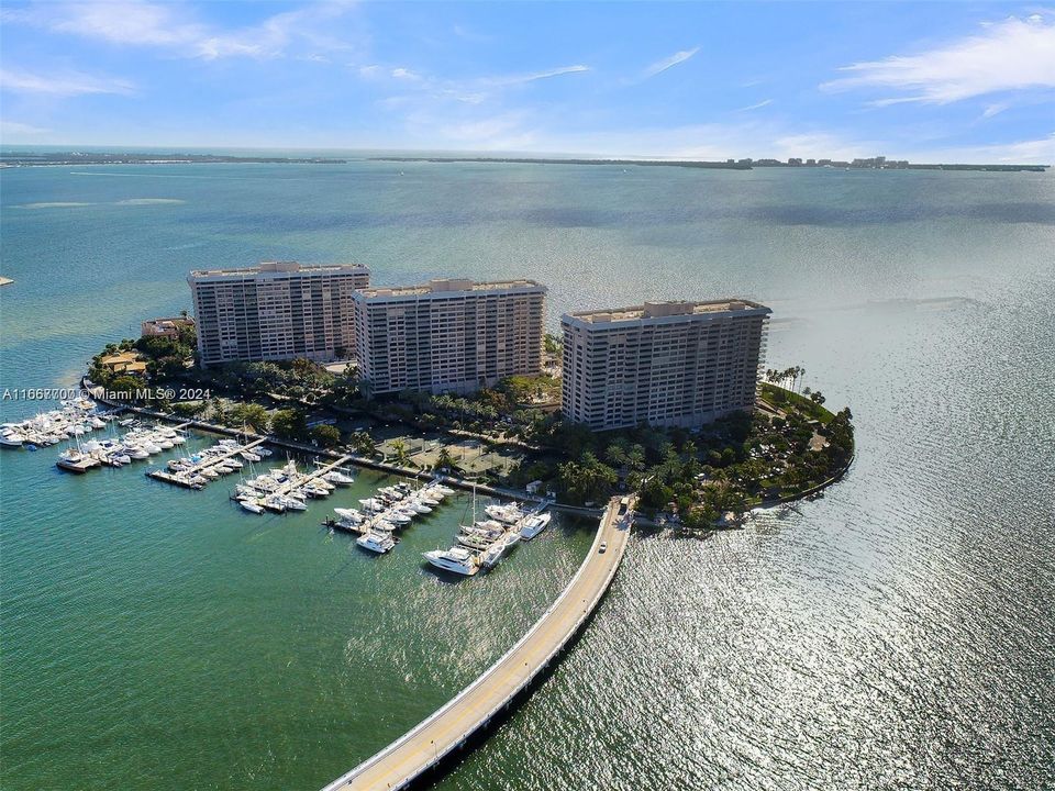 Recently Rented: $8,400 (2 beds, 2 baths, 1882 Square Feet)