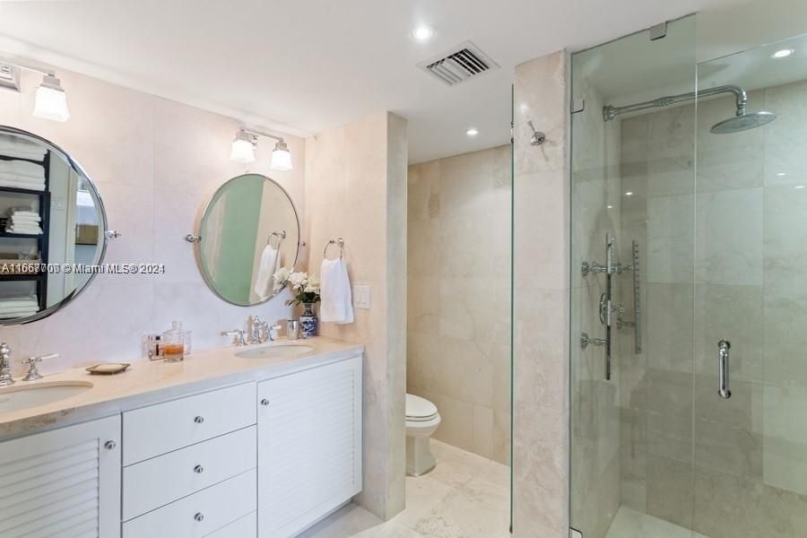 Recently Rented: $8,400 (2 beds, 2 baths, 1882 Square Feet)