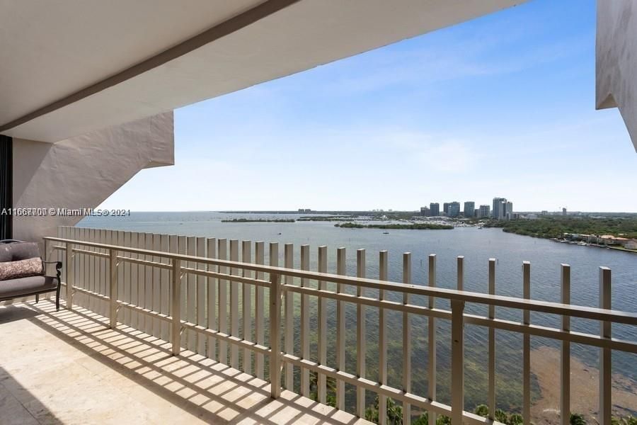 Recently Rented: $8,400 (2 beds, 2 baths, 1882 Square Feet)