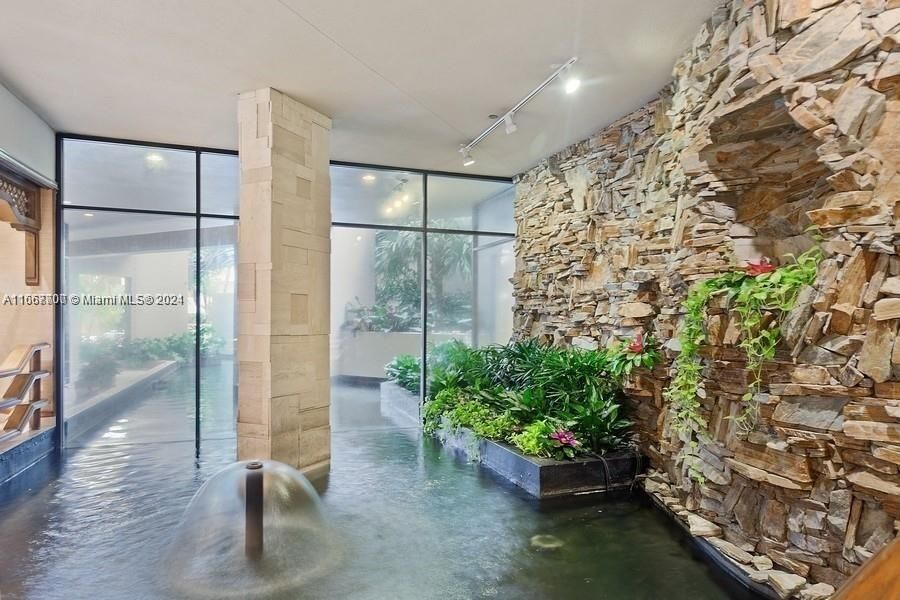 Recently Rented: $8,400 (2 beds, 2 baths, 1882 Square Feet)