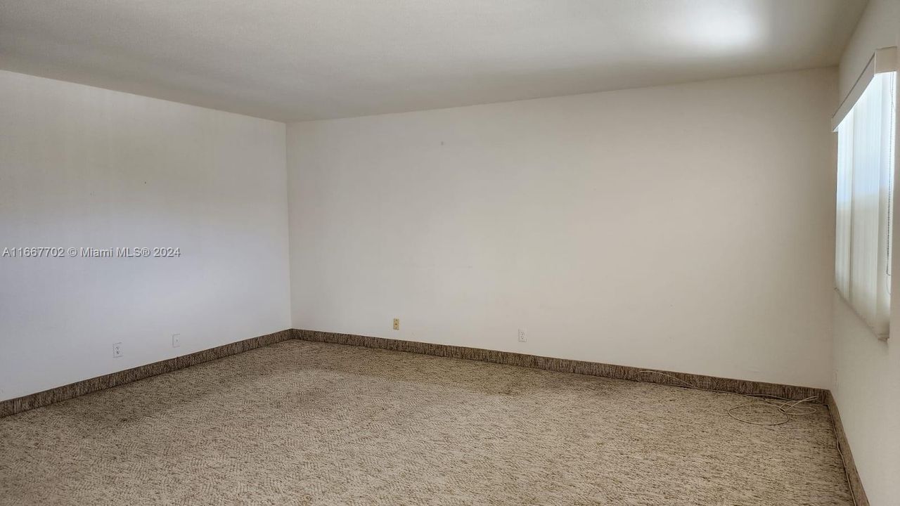 For Sale: $124,900 (2 beds, 2 baths, 880 Square Feet)