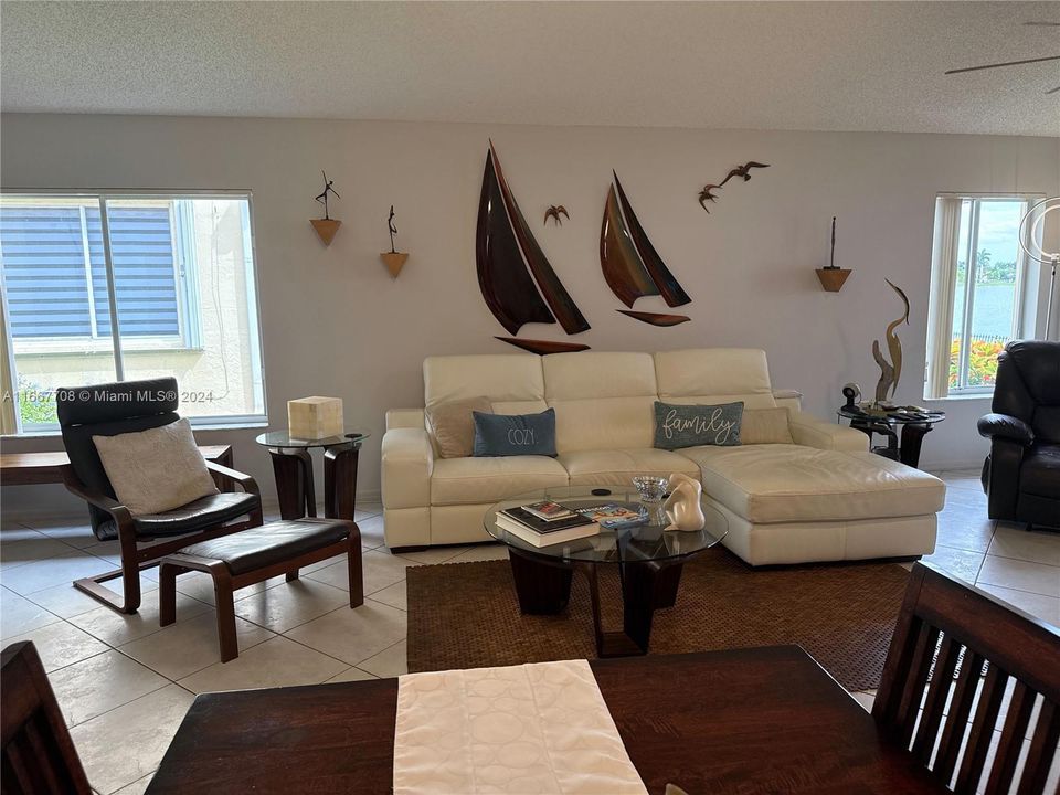 For Sale: $688,500 (3 beds, 2 baths, 1353 Square Feet)