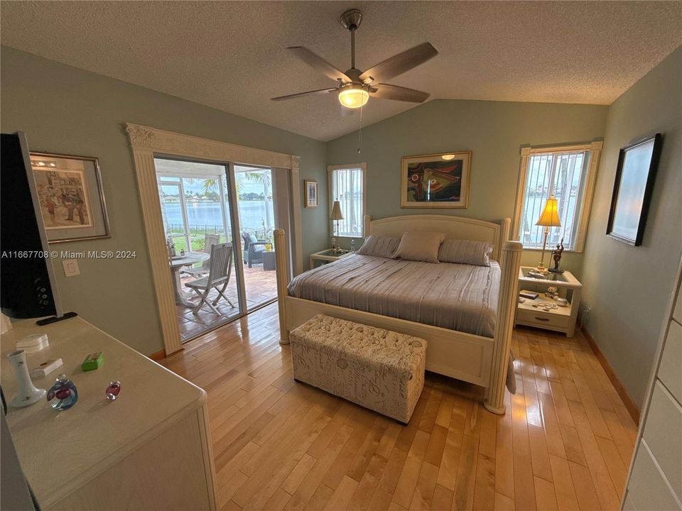 For Sale: $688,500 (3 beds, 2 baths, 1353 Square Feet)