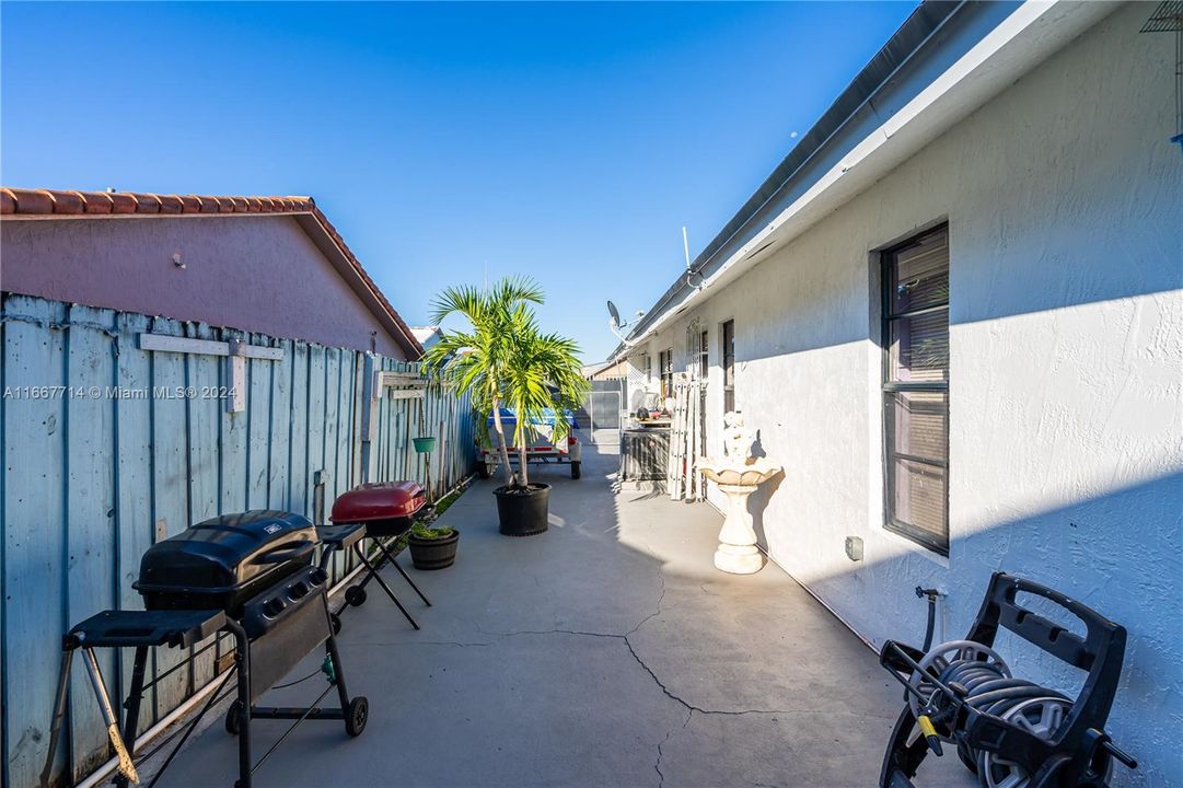 For Sale: $585,000 (4 beds, 2 baths, 1282 Square Feet)