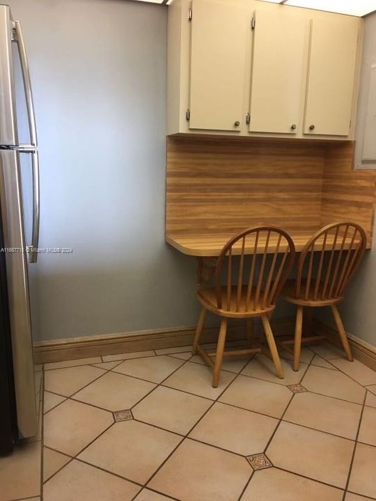 For Rent: $3,000 (2 beds, 2 baths, 1075 Square Feet)