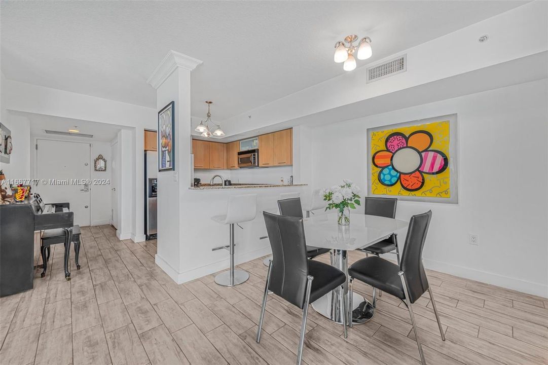 For Sale: $455,000 (2 beds, 2 baths, 1150 Square Feet)