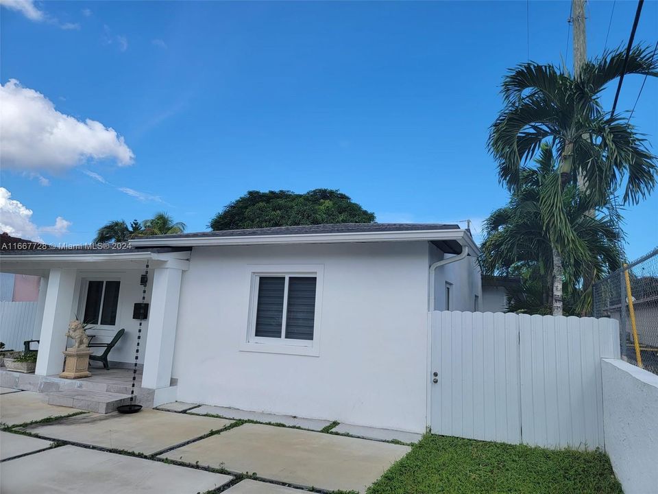 For Sale: $759,000 (3 beds, 2 baths, 1465 Square Feet)