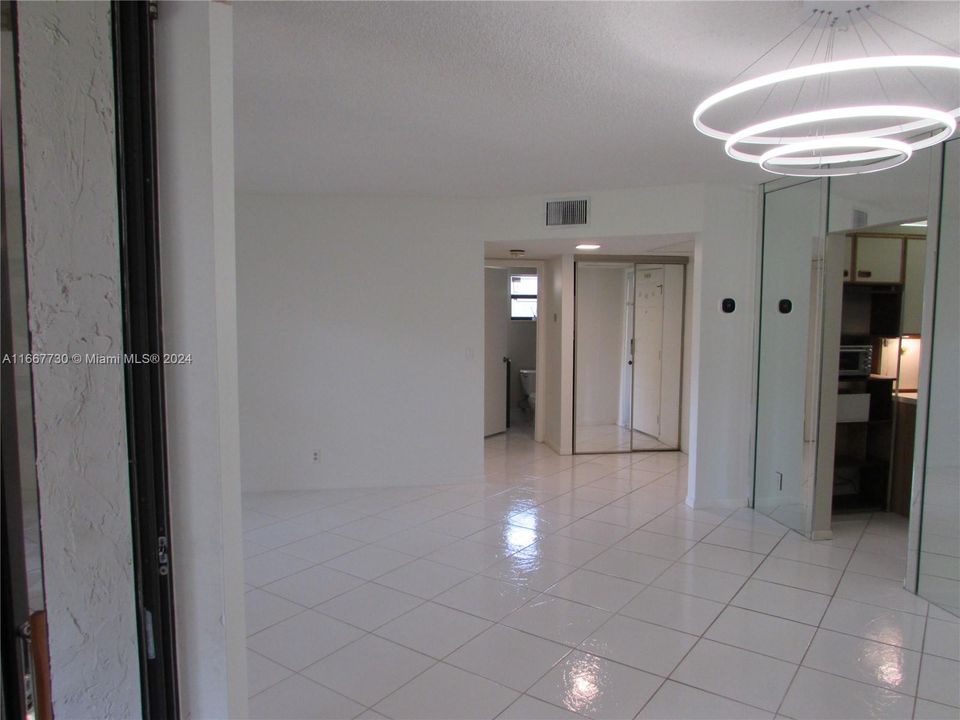 For Rent: $2,350 (2 beds, 2 baths, 978 Square Feet)