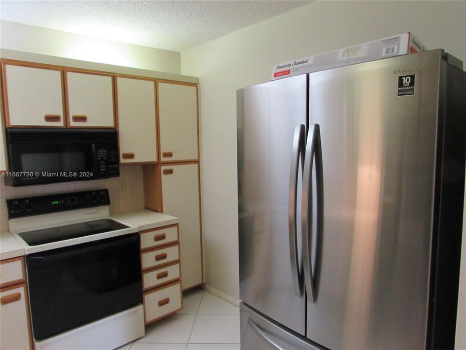 For Rent: $2,350 (2 beds, 2 baths, 978 Square Feet)